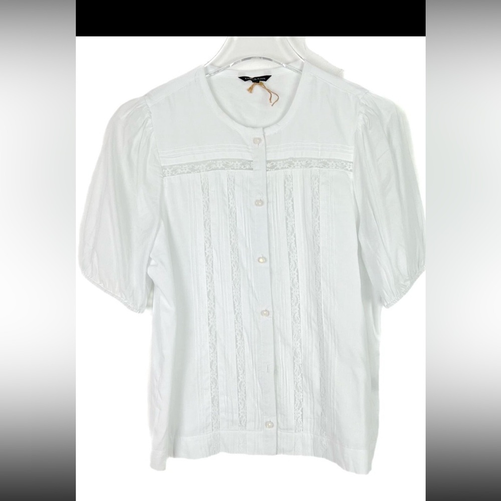 NWT Violet and Roses Classic White Women's Short Sleeve Top. Size Large